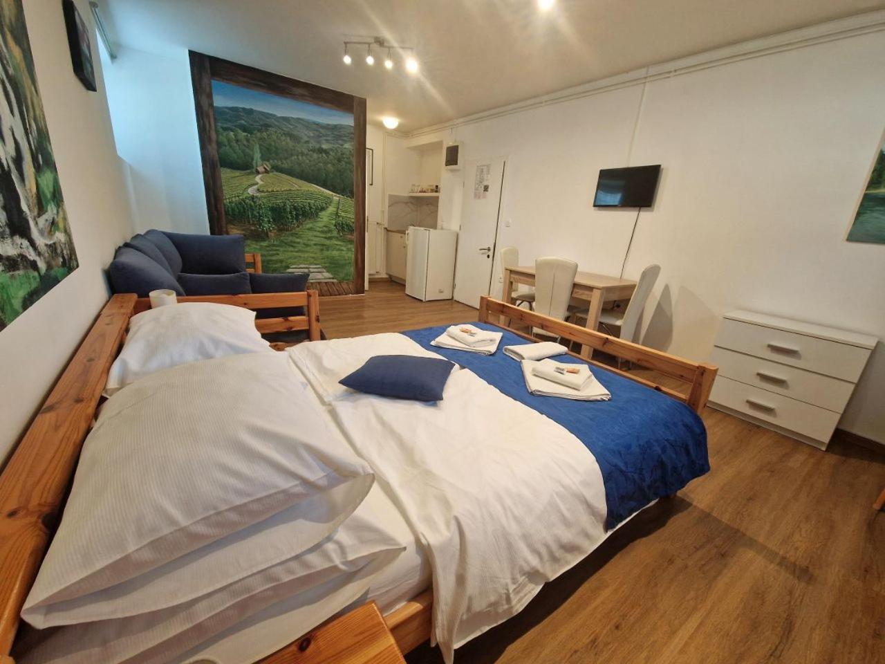 Bed & Breakfast Teslova 3*